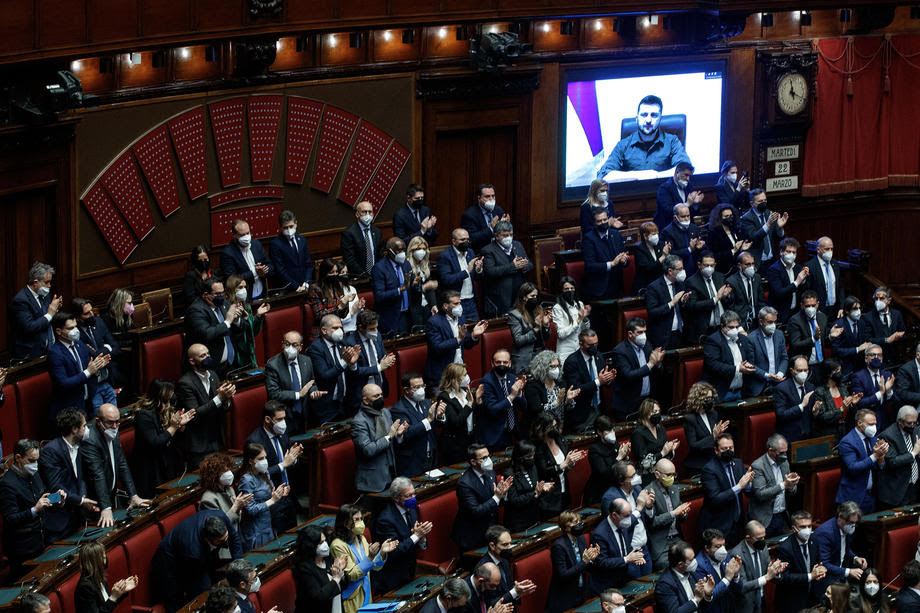 Зеленски пред италијанските пратеници: Руската агресија во Украина може да донесе глад во светот