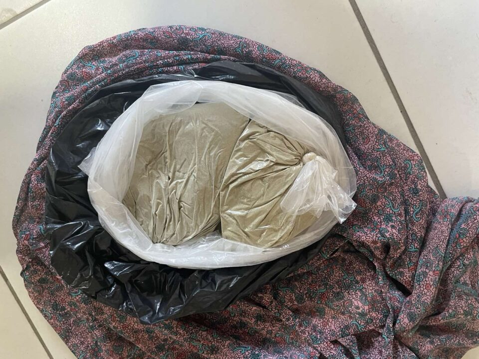 Апсење во Тетово: Пронајдени околу половина килограм хероин, 100 грама кокаин, метадон и голема сума девизи (ФОТО)