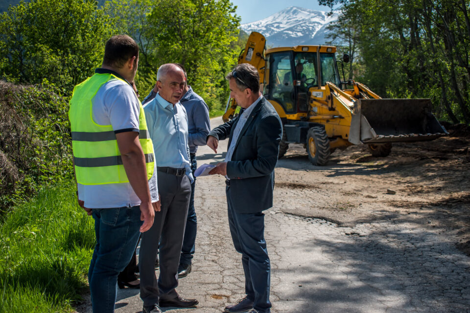 Коњановски: Се реконструира патот до село Дихово