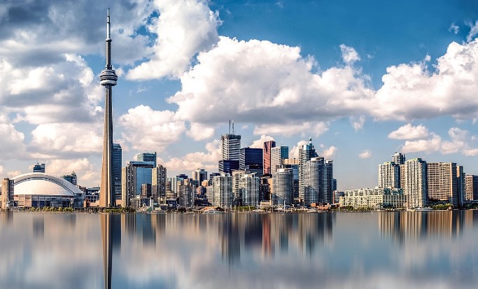 Канада воведува двегодишна забрана за странци да купуваат недвижен имот