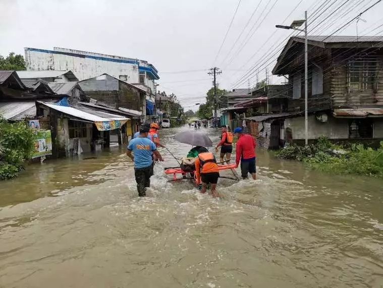 Филипини: Расте бројот на жртви во свлечиштата и поплавите