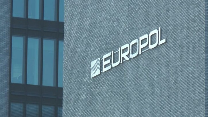 Европол: Уапсен е шефот на криминалната група одговорна за измама на стотици пензионери