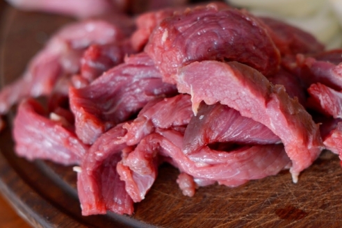 Јагнешкото месо во Кичево драстично поскапе, граѓаните се жалат дека поради високите цени е сè помалку достапно