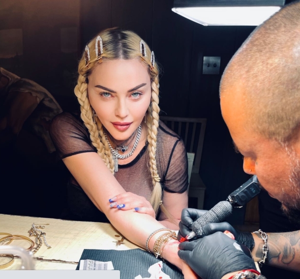 ФОТО: Мадона и нејзиниот син со иста тетоважа