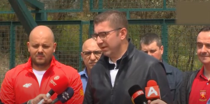 Мицкоски: Ковачевски и Османи ги загрозуваат преговарачките позиции на Македонија, Петков по враќање во Софија да отвори македонски културен центар