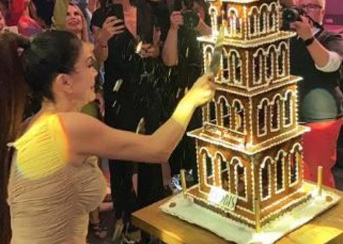 Северина го прослави 50-тиот роденден со огромна торта и луда забава: И пееја Бекута, Харис, Грашо и Матиќ (ФОТО)