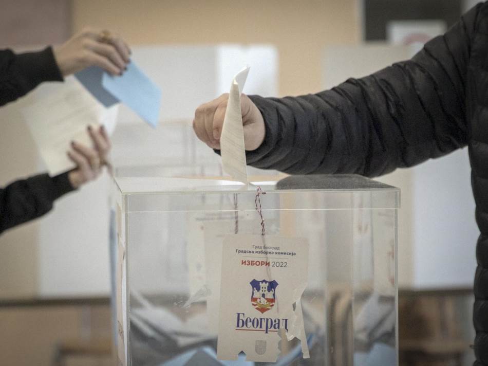 Излезеноста на изборите во Србија до 17 часот е 45,1%
