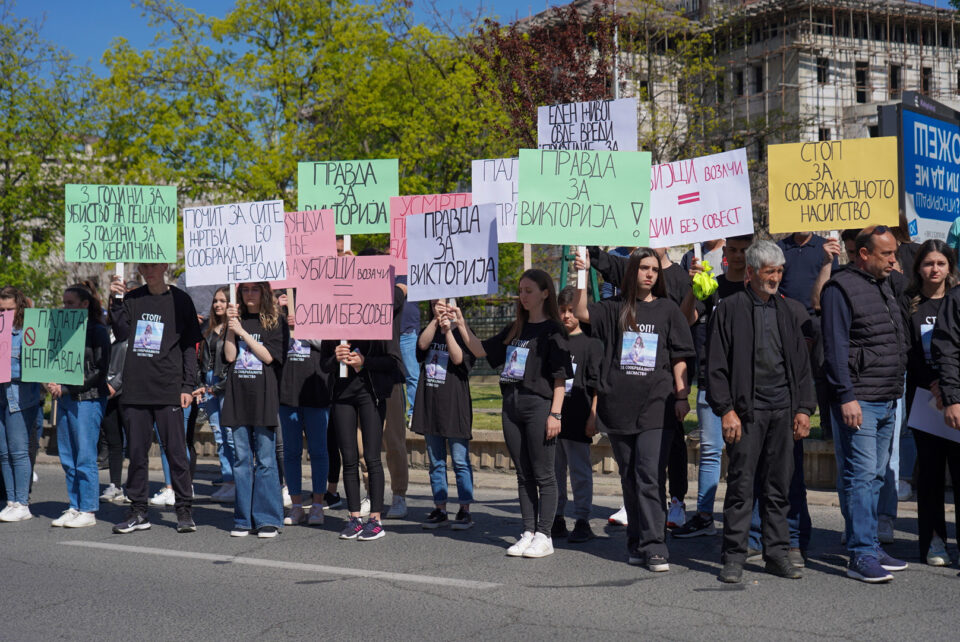 Протест на семејството и блиските на загината Викторија Николова против пресудата за сообраќајката кај „Сити Мол”