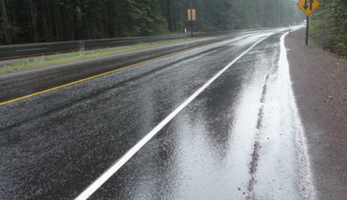 Внимателно возете, наместа влажни коловози на патиштата