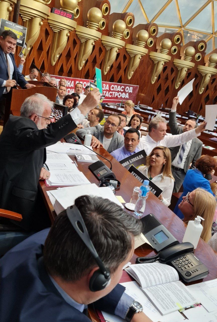 Стојаноски: Собранието и демократијата во Македонија се жртви на самоволието на ДУИ и СДСМ