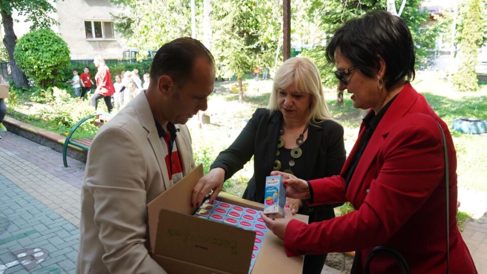 Општина Кисела Вода и Алкалоид АД Скопје обезбедија 1500 сирупи за имунитет за децата од градинките