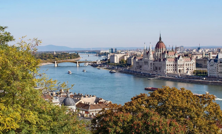 Орбан му понудил на Путин мировните преговори да се одржат во Будимпешта