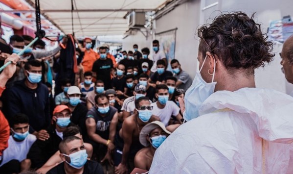 Бродот „Оушн Викинг“ спаси 158 мигранти во Медитеранот