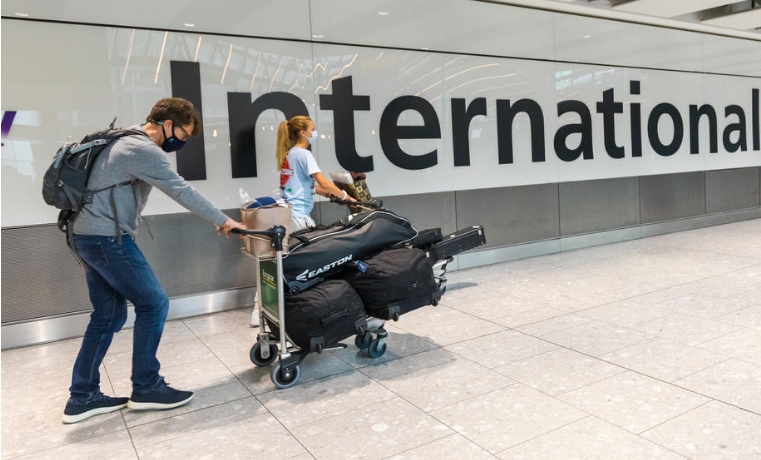 Се укинува задолжителното носење маска на аеродроми во Европа