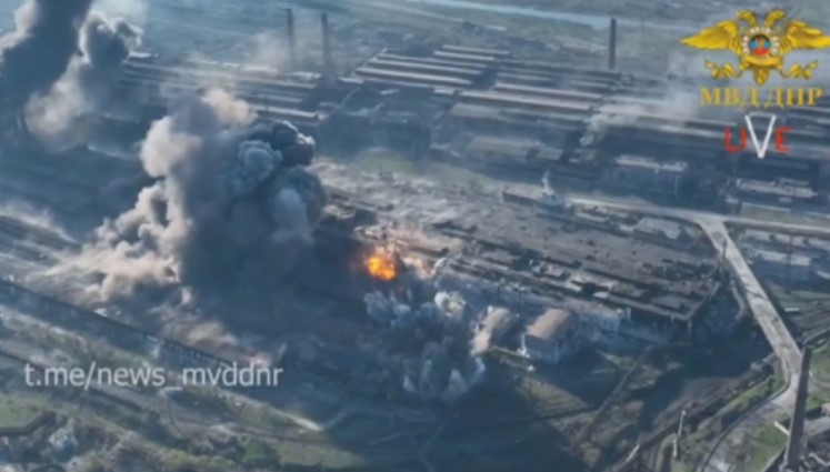 Силни експлозии во челичарницата Азовстал (ВИДЕО)