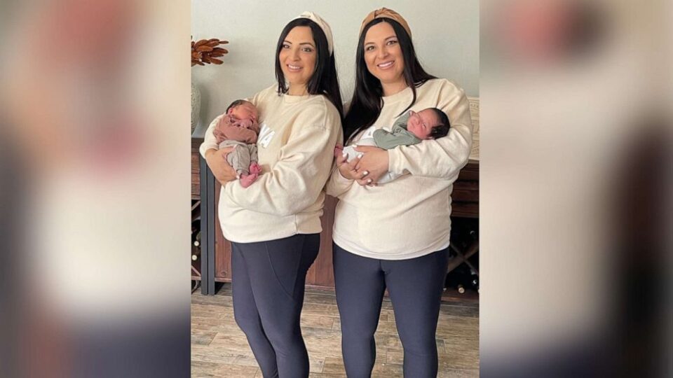 ФОТО: Идентични близначки се породиле во ист ден, бебињата имаат иста тежина и должина
