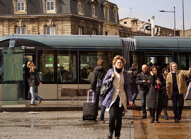 Германците ќе плаќаат девет евра за месечна карта за јавен превоз