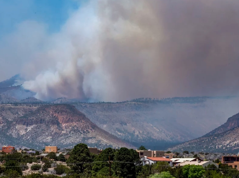 Огромен пожар во Ново Мексико, Бајден прогласи состојба на елементарна непогода