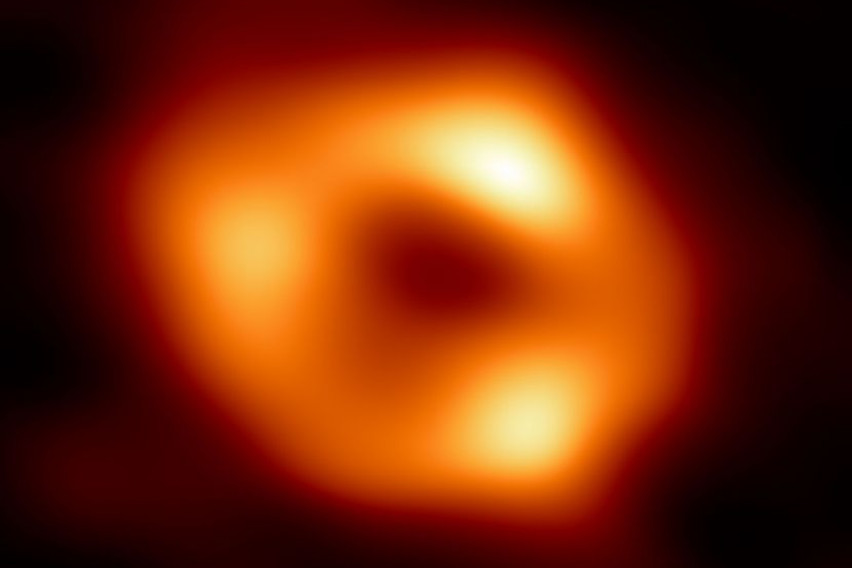 За првпат направена фотографија од супермасивна црна дупка во центарот на нашата галаксија
