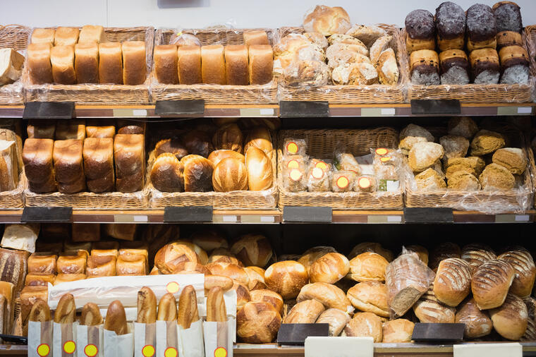 НУТРИЦИОНИСТИТЕ ПРЕДУПРЕДУВААТ: Ваков леб никако не купувајте, не сте свесни што може да му направи на организмот!