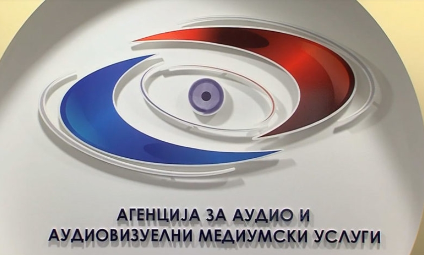 АВМУ: Осуда за односот на владини функционери кон новинар на ТВ Алфа