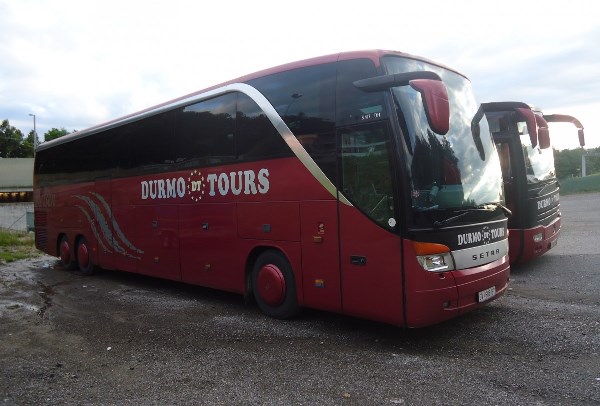 Нова несреќа со Дурмо турс: Пукна гума, автобусот изгуби контрола (ФОТО)