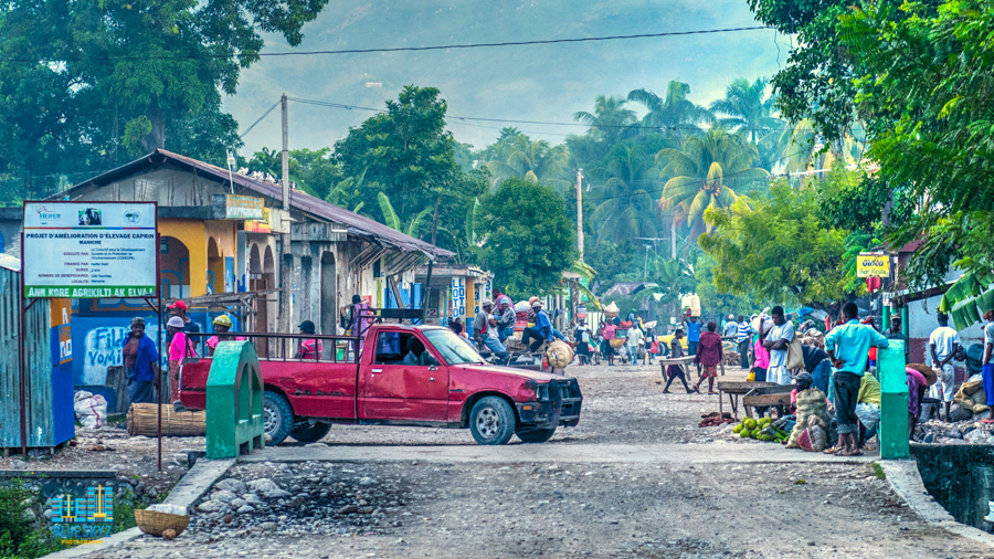 Банда на Хаити киднапирала 38 лица од два автобуса