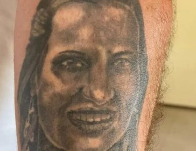 Фолкерката во ШОК: Нејзин фан ја направил ОВАА тетоважа, чудна слика и голем комплимент
