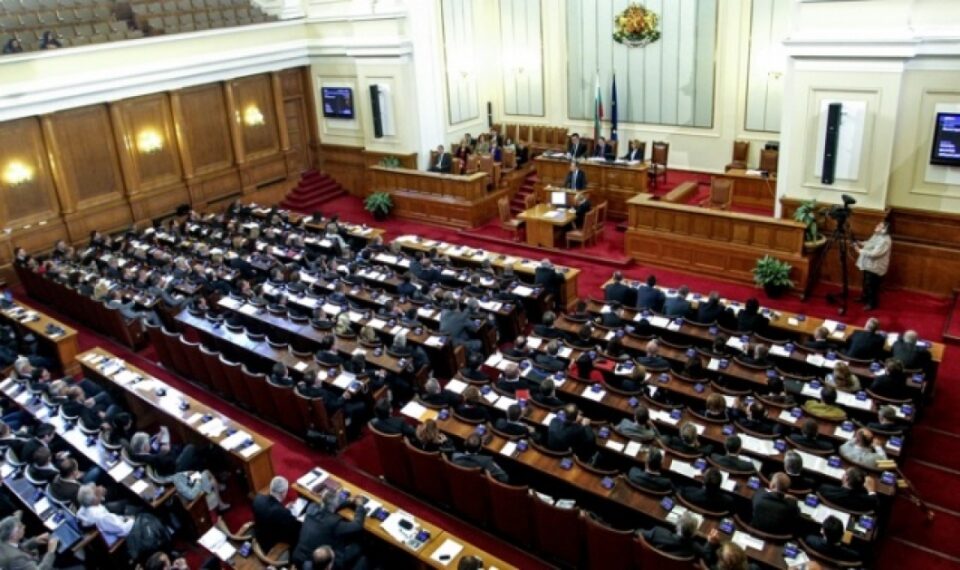 Бугарската партија „Има таков народ“ бара затворена седница за Македонија