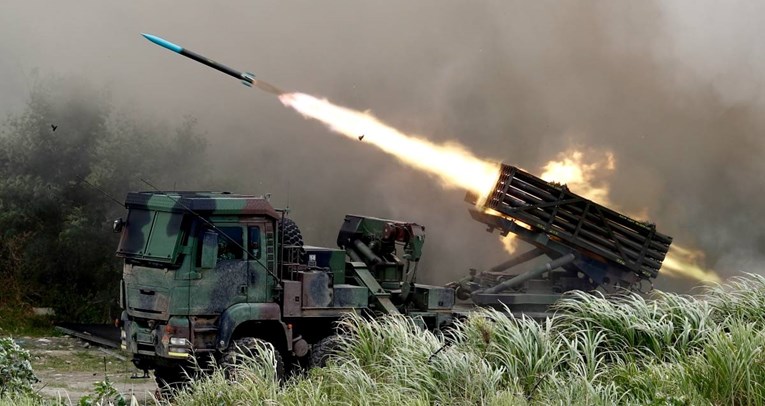 Бајден: Во Украина испраќаме оружје вредно милијарда долари