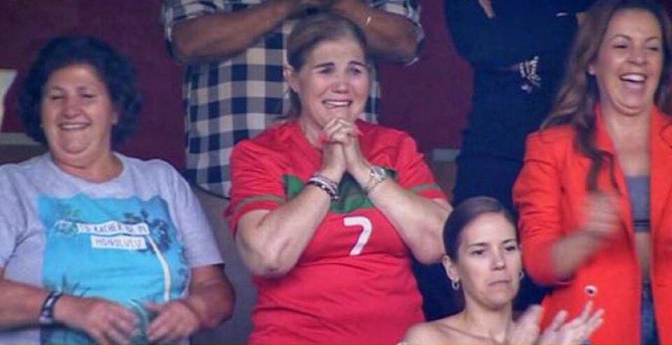 ВИДЕО: Мајката на Роналдо не можеше да ги запре солзите по неговите голови