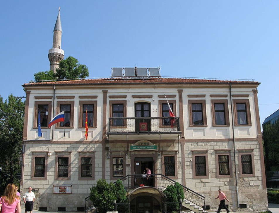 Украдено знамето на Русија од конзулатот во Битола