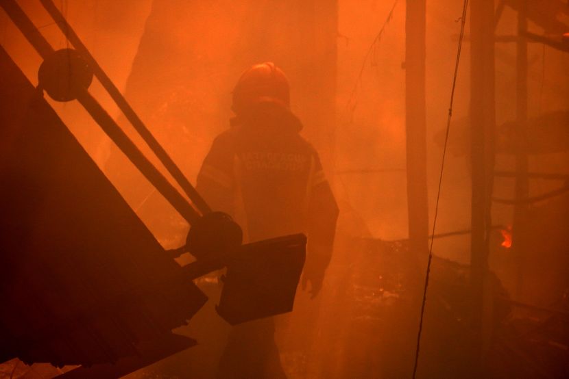 Пожар избувна во стан во Ниш, едно лице го загуби животот
