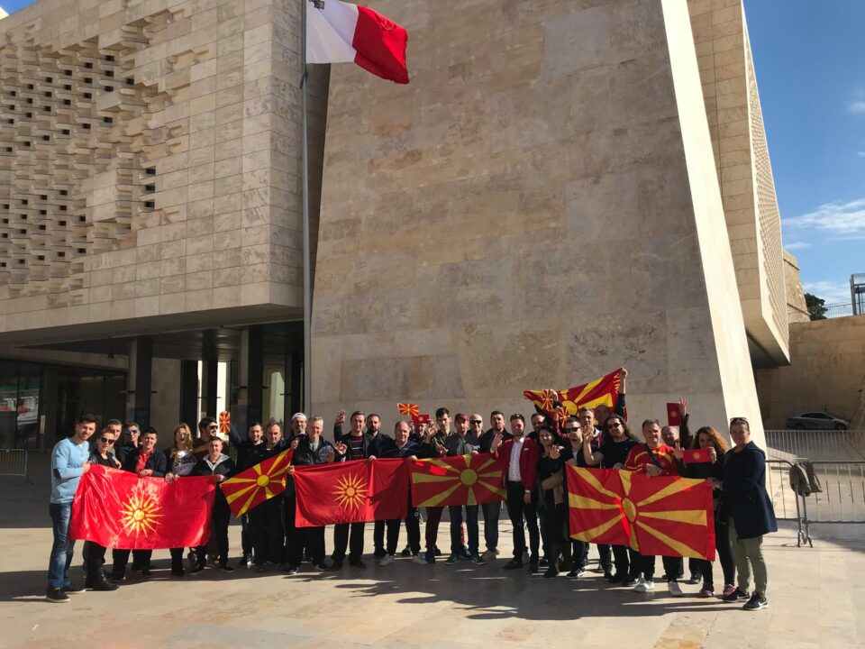ДАЛЕКУ ОД СВОЈАТА ЗЕМЈА НО ОБЕДИНЕТИ: Македонците во Малта денес излегуваат на мирен протест да го искажат револтот против францускиот предлог