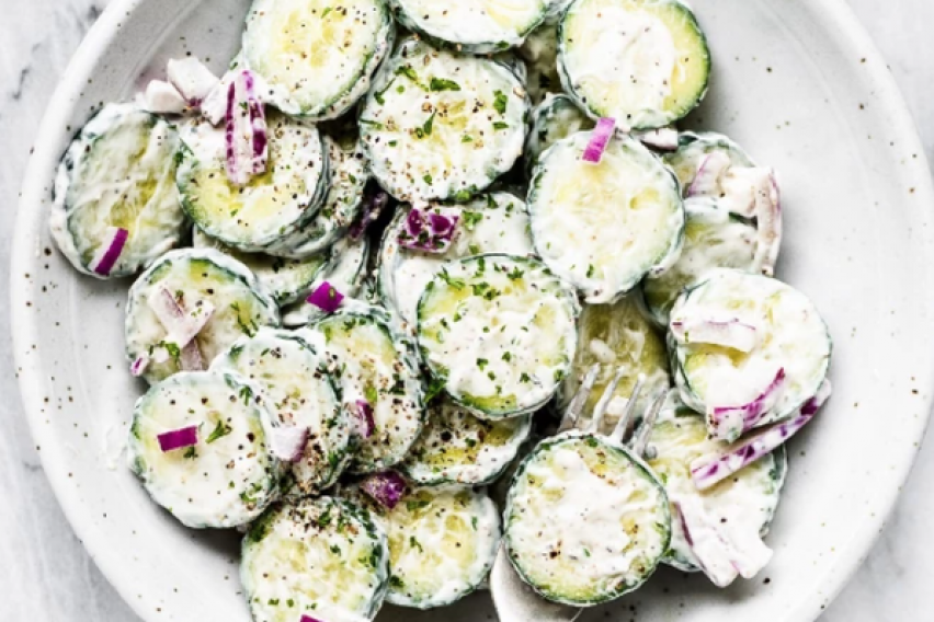 Интернетот полуде по кремаста салата од краставица: Рецептот го прегледале 2 милиони корисници, а е неверојатно лесен и евтин!