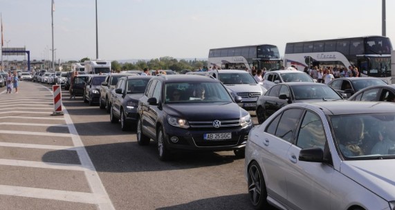 На „Табановце“ се чека еден час, на „Богородица“ 30 минути