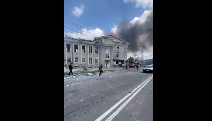 ВИДЕО: Најмалку 12 загинати во руски напади во централна Украина