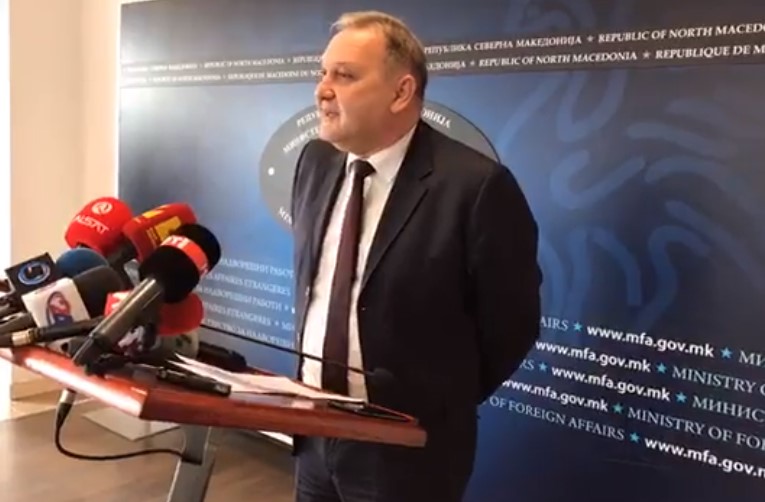 Амбасадорот Дабиќ кој што го критикуваше предлогот е суспендиран, затоа протестите повторно ќе враќаат пред МНР како знак на поддршка на замолчените дипломати