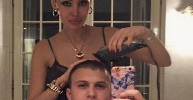 Се прослави како девојка на ова познато српско момче, па раскинаа додека се соочуваше со ракот – почина на 33 години, а тој се ишиша ќелаво за неа