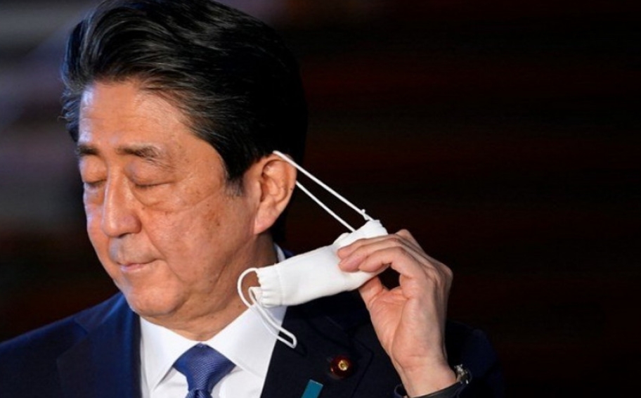 Почина поранешниот јапонски премиер: Беше застрелан додека држеше говор, па им подлегна на повредите