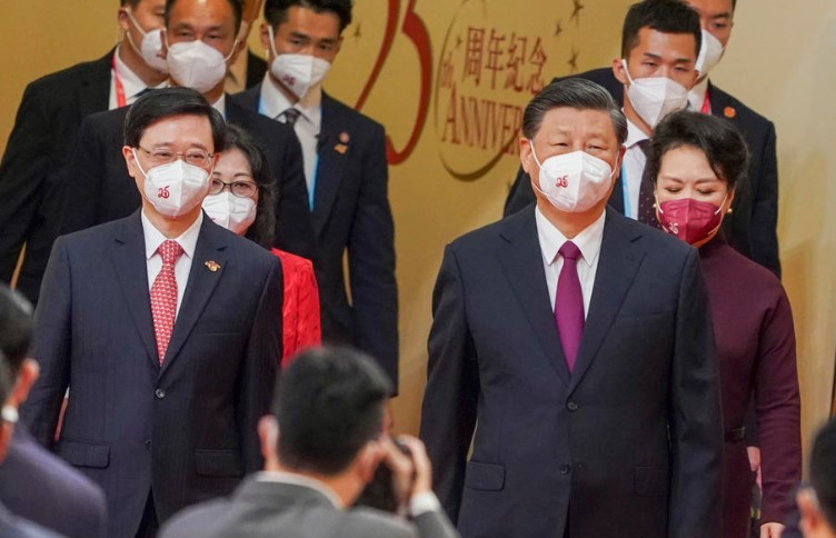 Џон Ли е новиот лидер на Хонг Конг, поддржан од Кина
