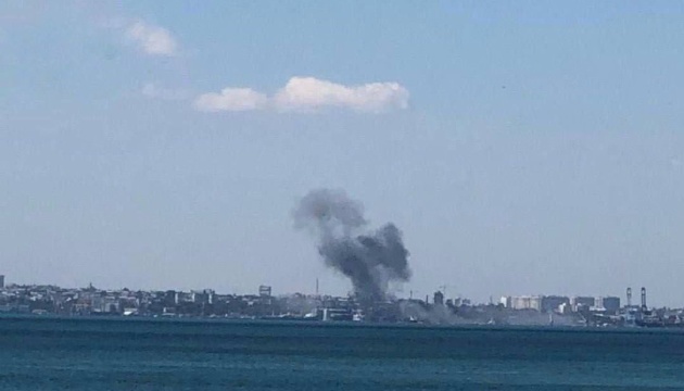 При руски напад врз пристаништето Одеса уништен хангар со жито