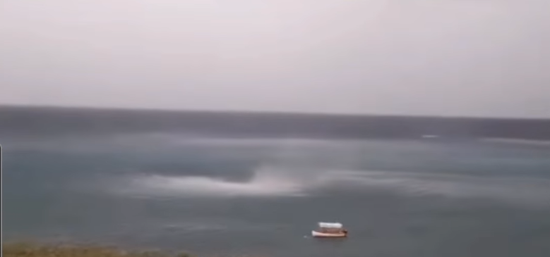 ТОРНАДО ВО ОХРИД: Ветрот преврте чамец во езерото (ВИДЕО)