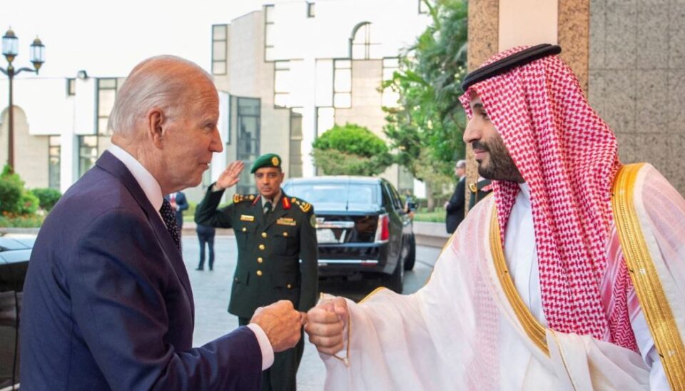 Бајден стигна во Саудиска Арабија на прва средба со принцот Мохамед бин Салман