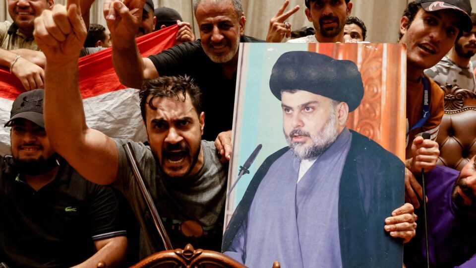 Приврзаници на ал Садр упаднаа во владината палата во Багдад