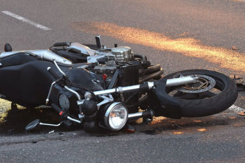 Мотоциклист тешко повреден по судир со дипломатско возило во Скопје