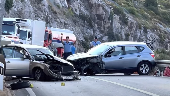 Неколку лица повредени во сообраќајна несреќа во Дубровник (ВИДЕО)