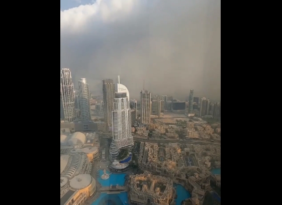 ВИДЕО: Песочна бура „го проголта“ Дубаи