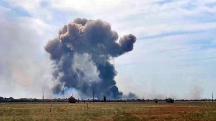 Сè уште не е изгаснат пожарот во руската воена база на Крим
