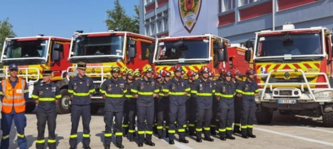 Пожарникари од Франција, Норвешка и Финска пристигнуваат во Грција за да ѝ помагаат во пожарите